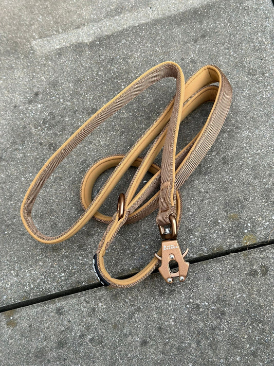 Taktische Hundeleine ULTRA LIGHT XXS Braun Edition – 1,5 m mit Mini-Froschkarabiner