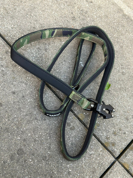 Taktische Hundeleine ULTRA LIGHT XXS Green Camouflage – 1,5 m mit Mini-Froschkarabiner