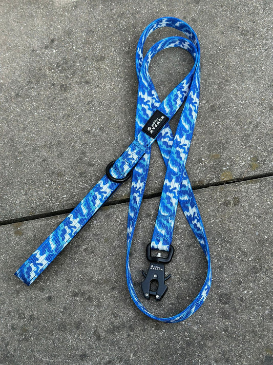 Taktische Hundeleine ULTRA LIGHT SOFTLINE XXS Blau Camouflage – 1,5 m mit Mini-Froschkarabiner