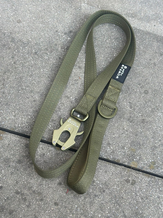 Guinzaglio tattico per cani con moschettone a rana, girevole a 360°, lunghezza 1,8 menta / oro rosa