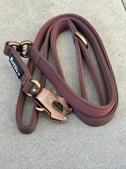 Smycz taktyczna dla psa Brown Edition obracana o 360°, długość 1,8m