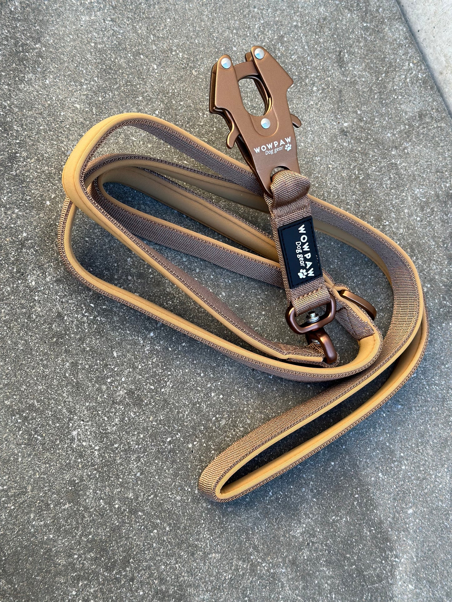 Smycz taktyczna dla psa Brown Edition obracana o 360°, długość 1,8m