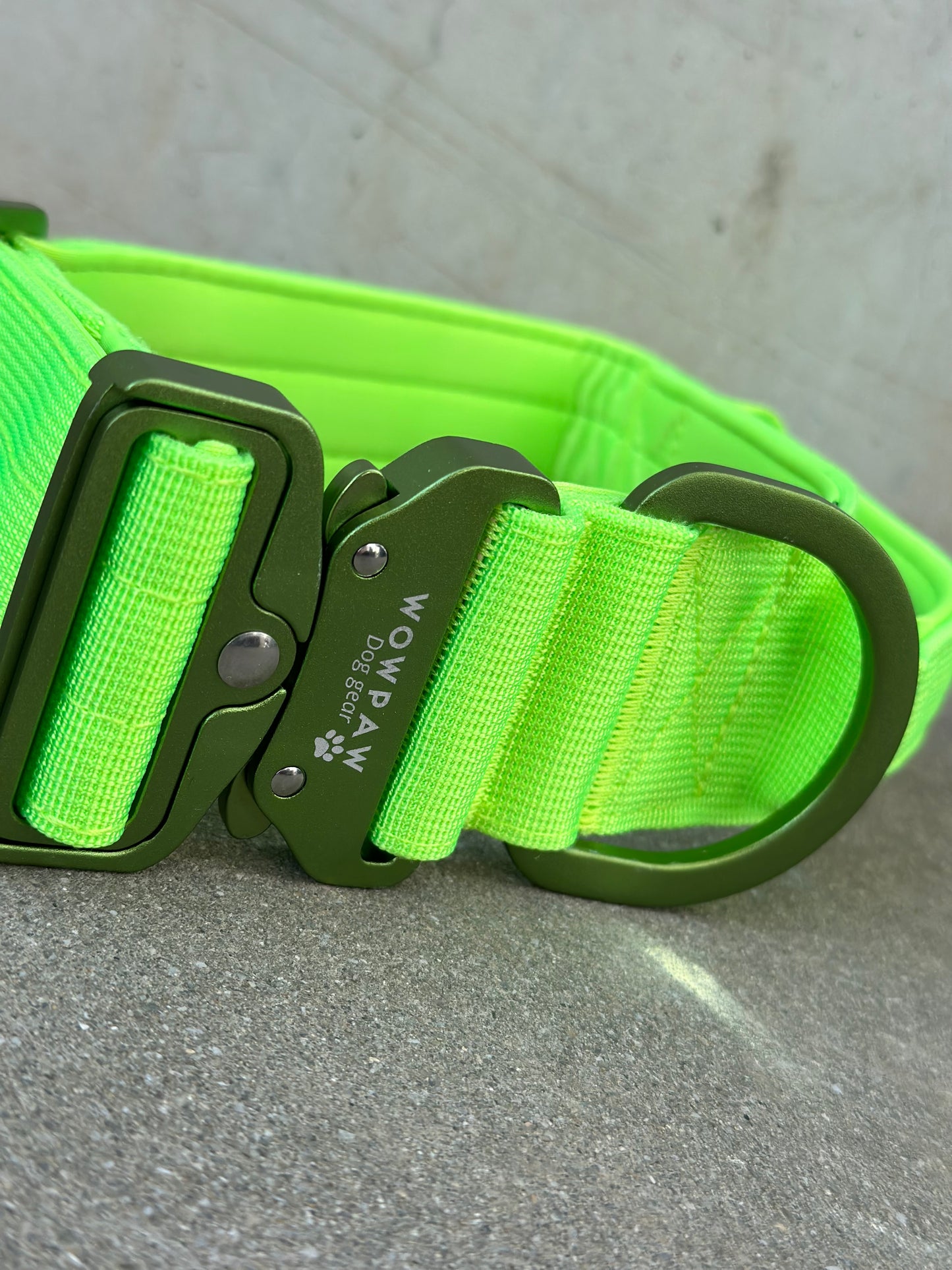 Hochwertiges taktisches Hundehalsband 5cm ULTRA LIGHT Neongrün Edition Größe M