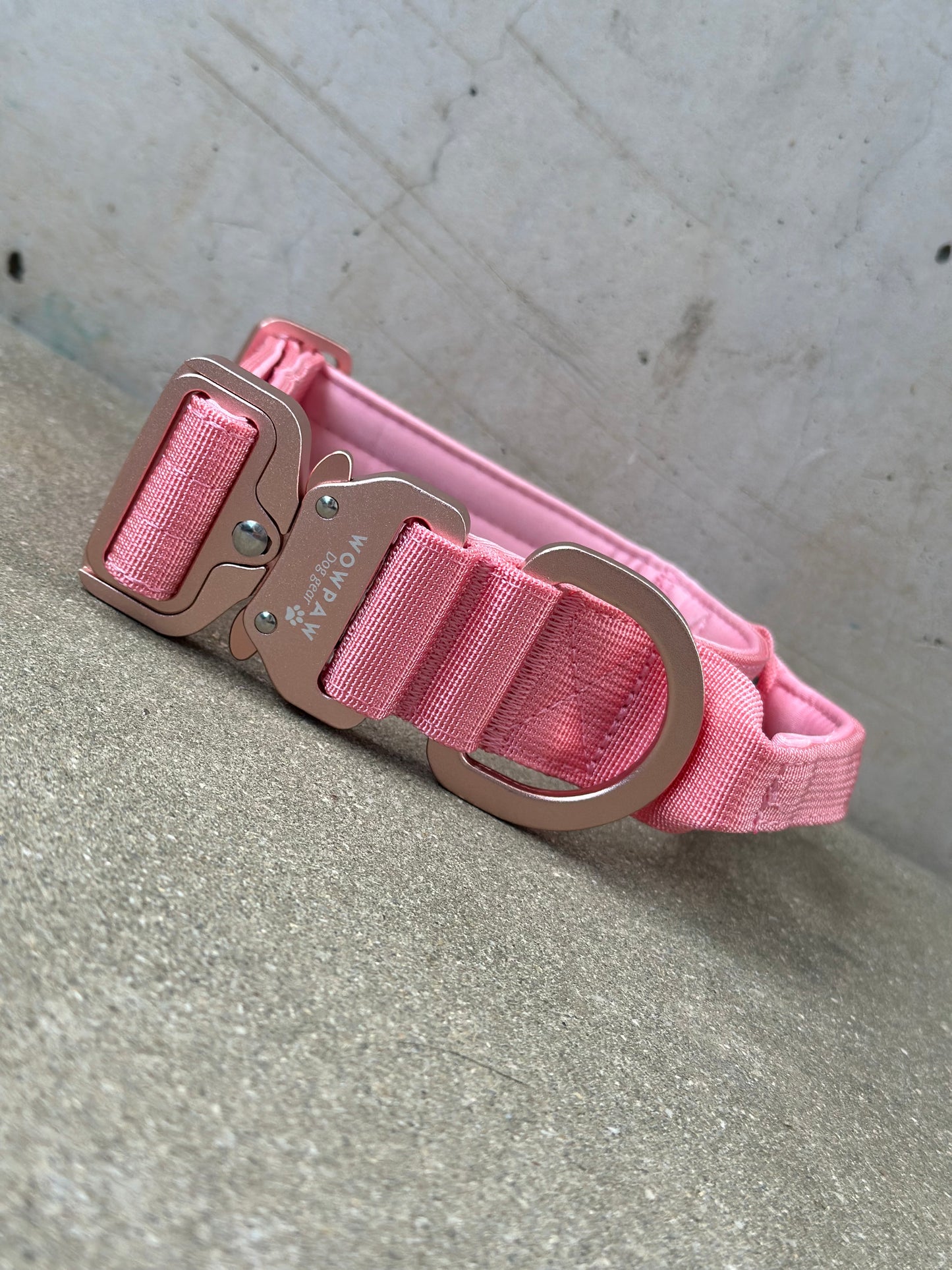 Hochwertiges taktisches Hundehalsband 3,8cm ULTRA LIGHT Rosa Edition Größe M